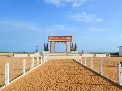 La Porte du Non-Retour (The Door of No Return)
