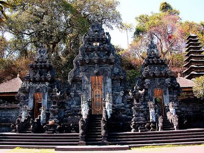 Pura Goa Lawah