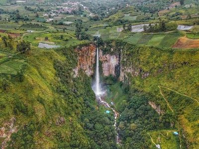Sipiso-piso Waterfall