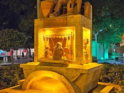 Çanakçı Heykeli
