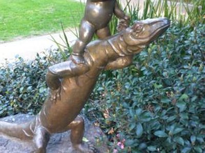 'Mr. Lizard and Gumnut Baby' Statue