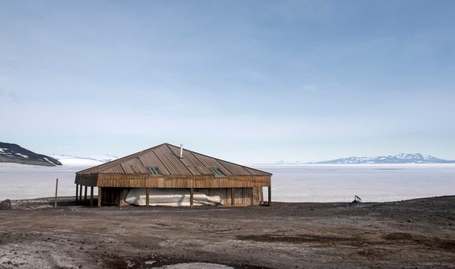 Discovery Hut