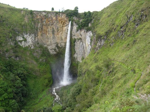 Sipiso-piso Waterfall