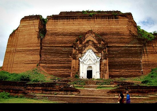 The Mingun Pagoda and Bell