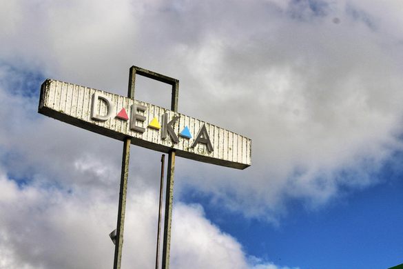DEKA Sign