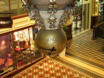 Old Bank Arcade Animated Musical Clock