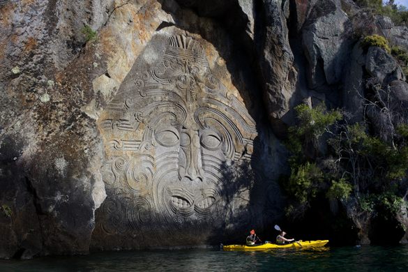 Ngātoro-i-rangi Carving at Mine Bay